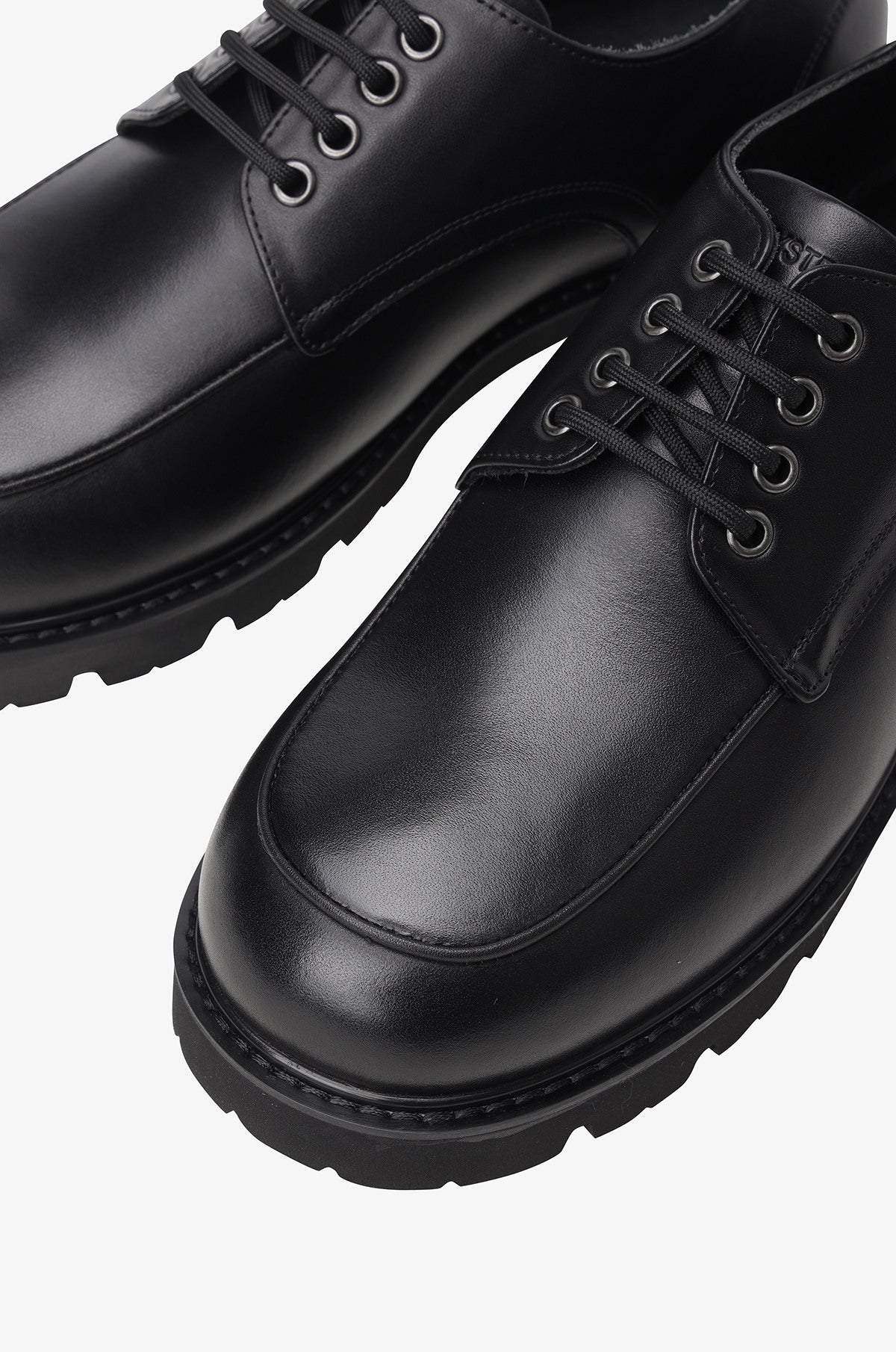 CLASSIC LEATHER DERBY SHOES