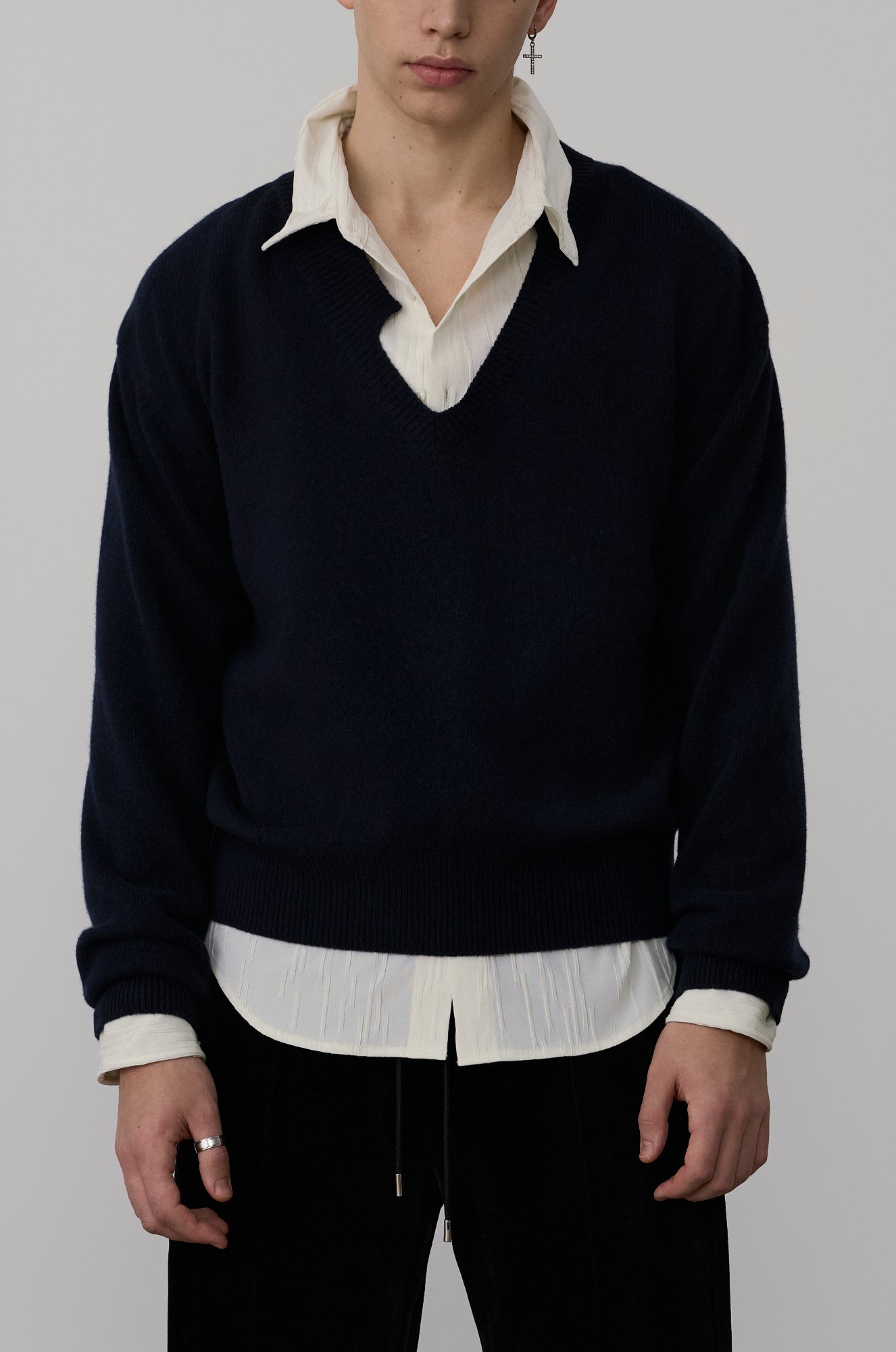 V-NECK KNIT PULLOVER