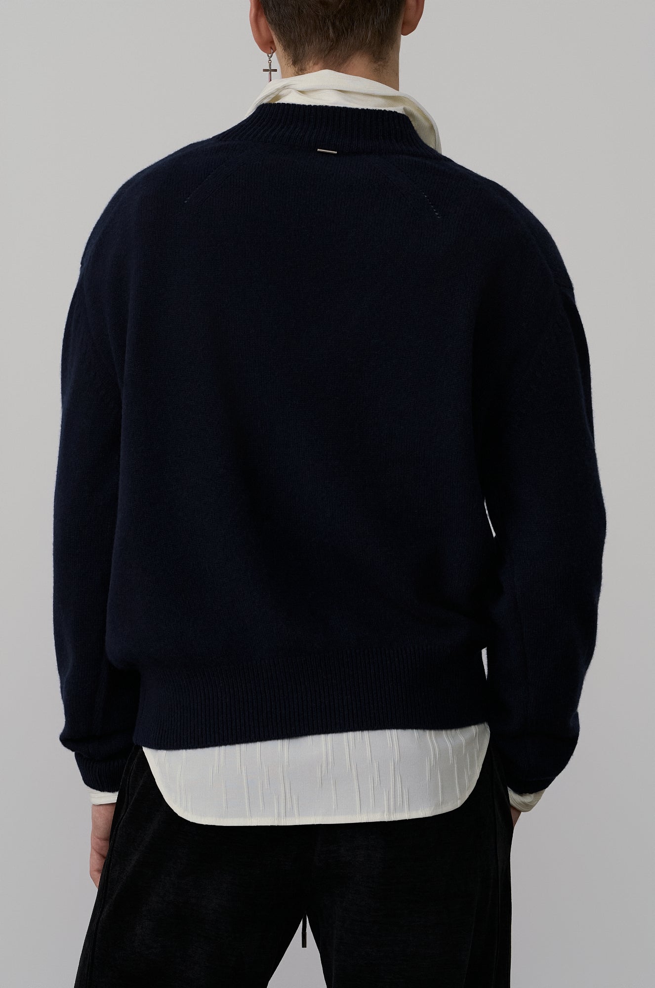 V-NECK KNIT PULLOVER