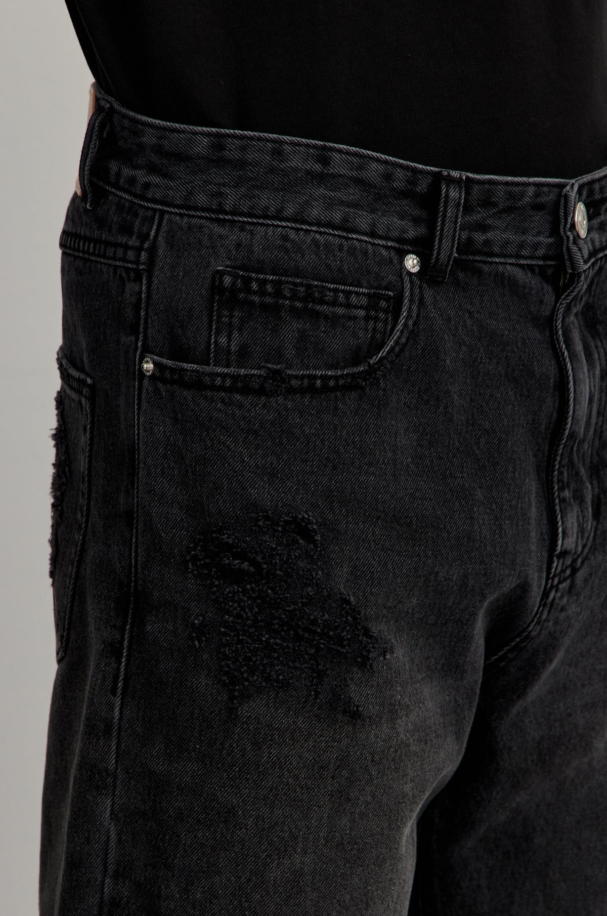 DISTRESSED STRAIGHT DENIM PANTS