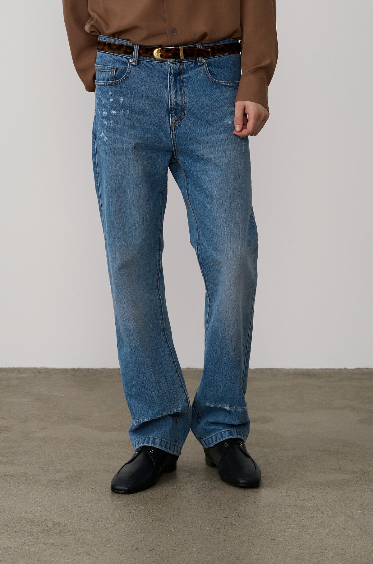 DISTRESSED STRAIGHT DENIM PANTS