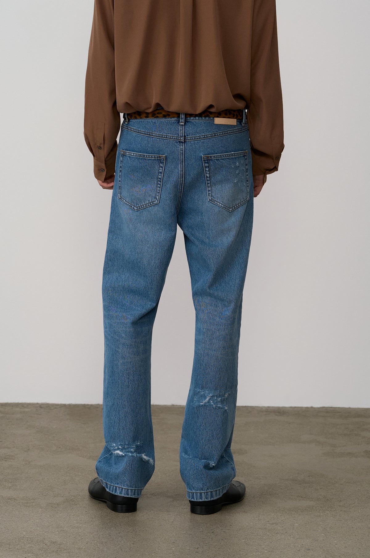 DISTRESSED STRAIGHT DENIM PANTS