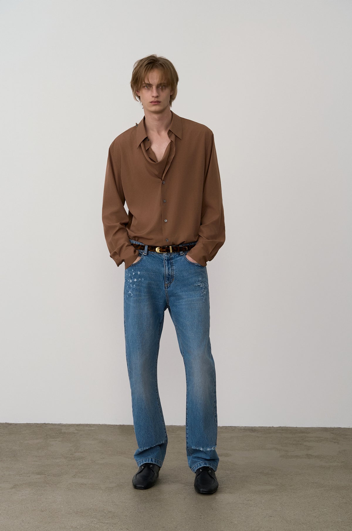 DISTRESSED STRAIGHT DENIM PANTS