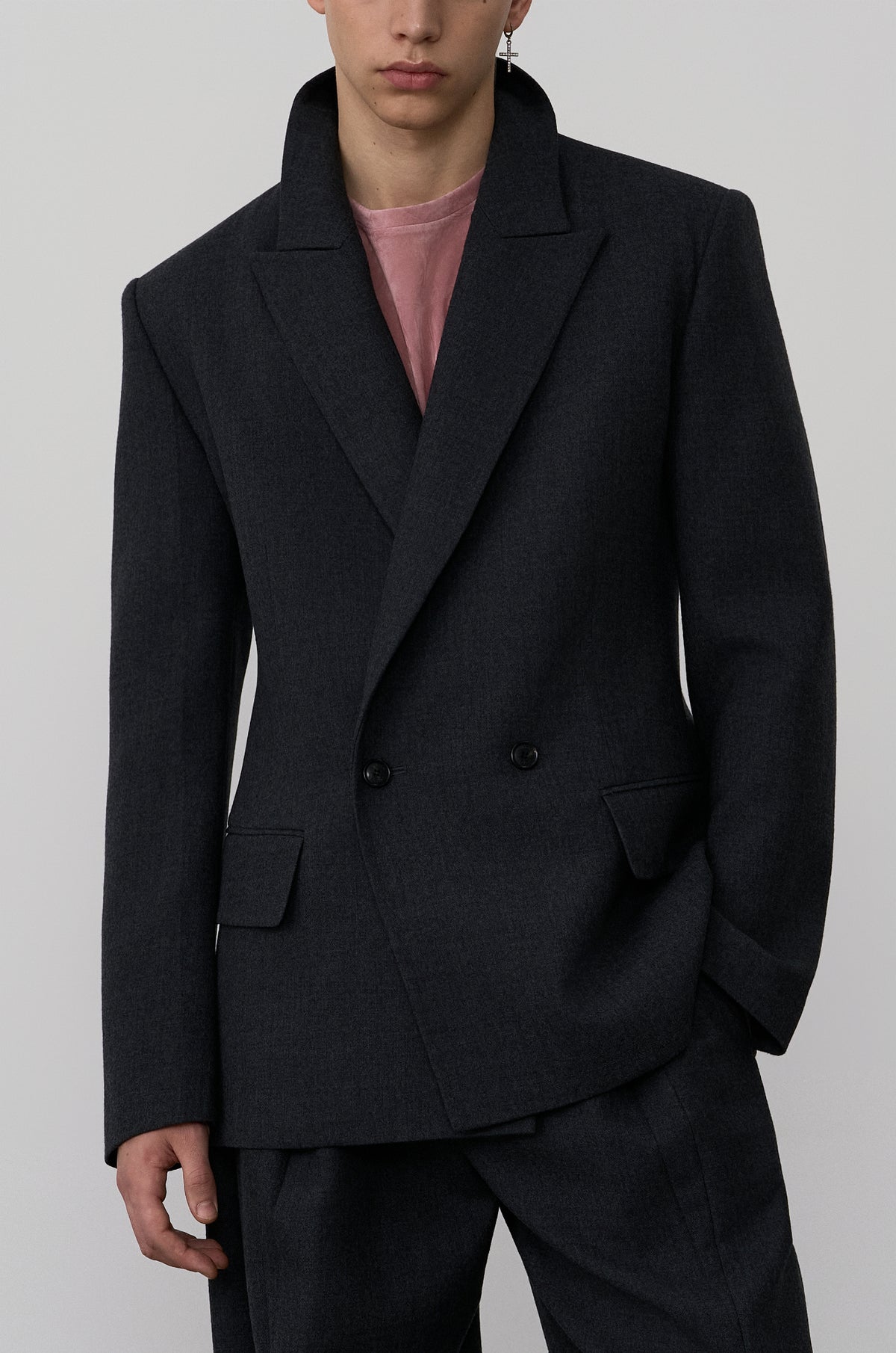 DOUBLE-BREASTED PEAKED LAPEL JACKET
