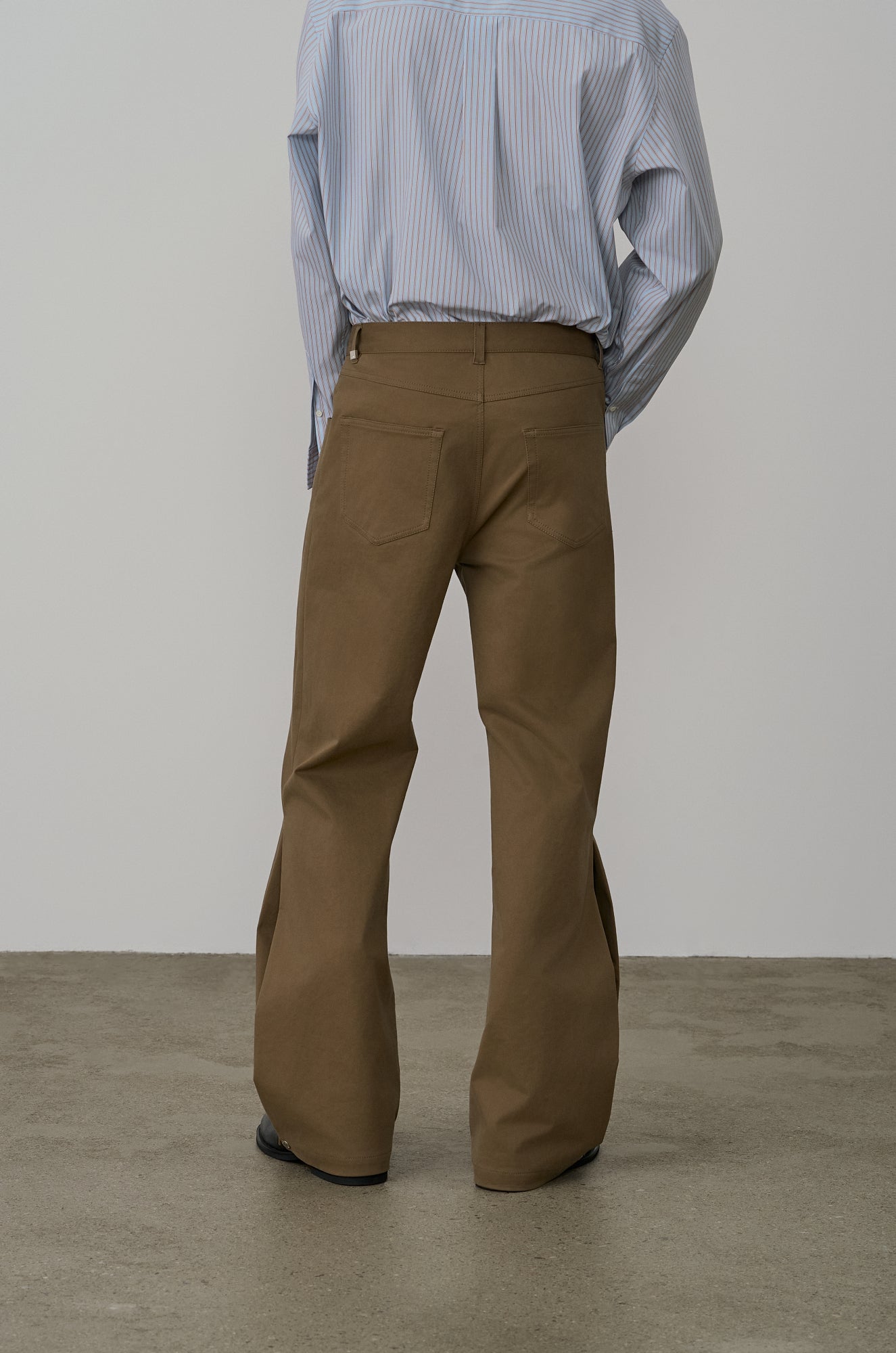 SIDE-PLEATED HEM PANTS