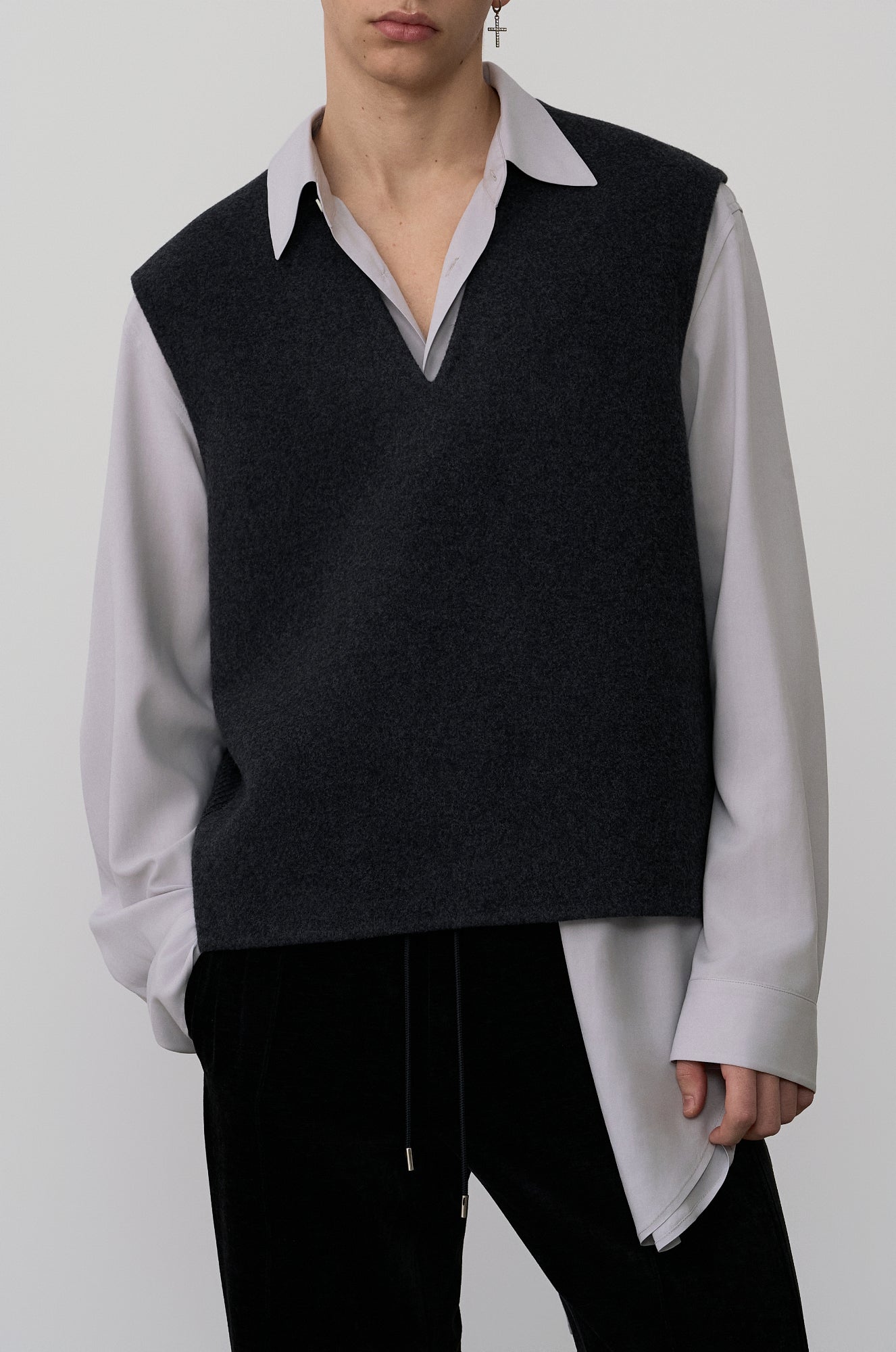 WOOL V-NECK VEST