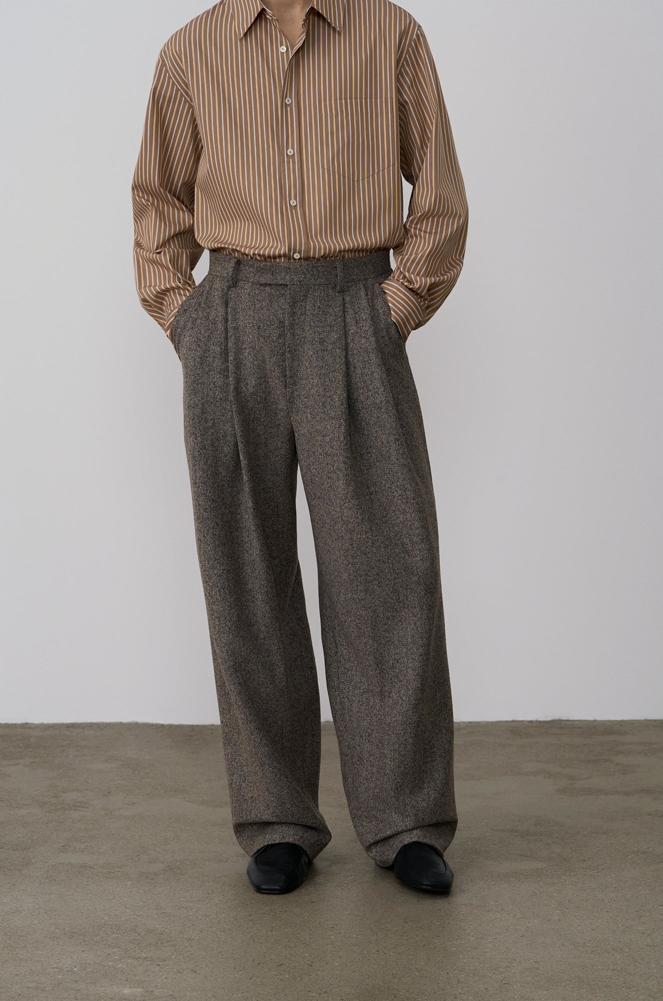 TEXTURED WOOL DOUBLE TUCKED WIDE PANTS