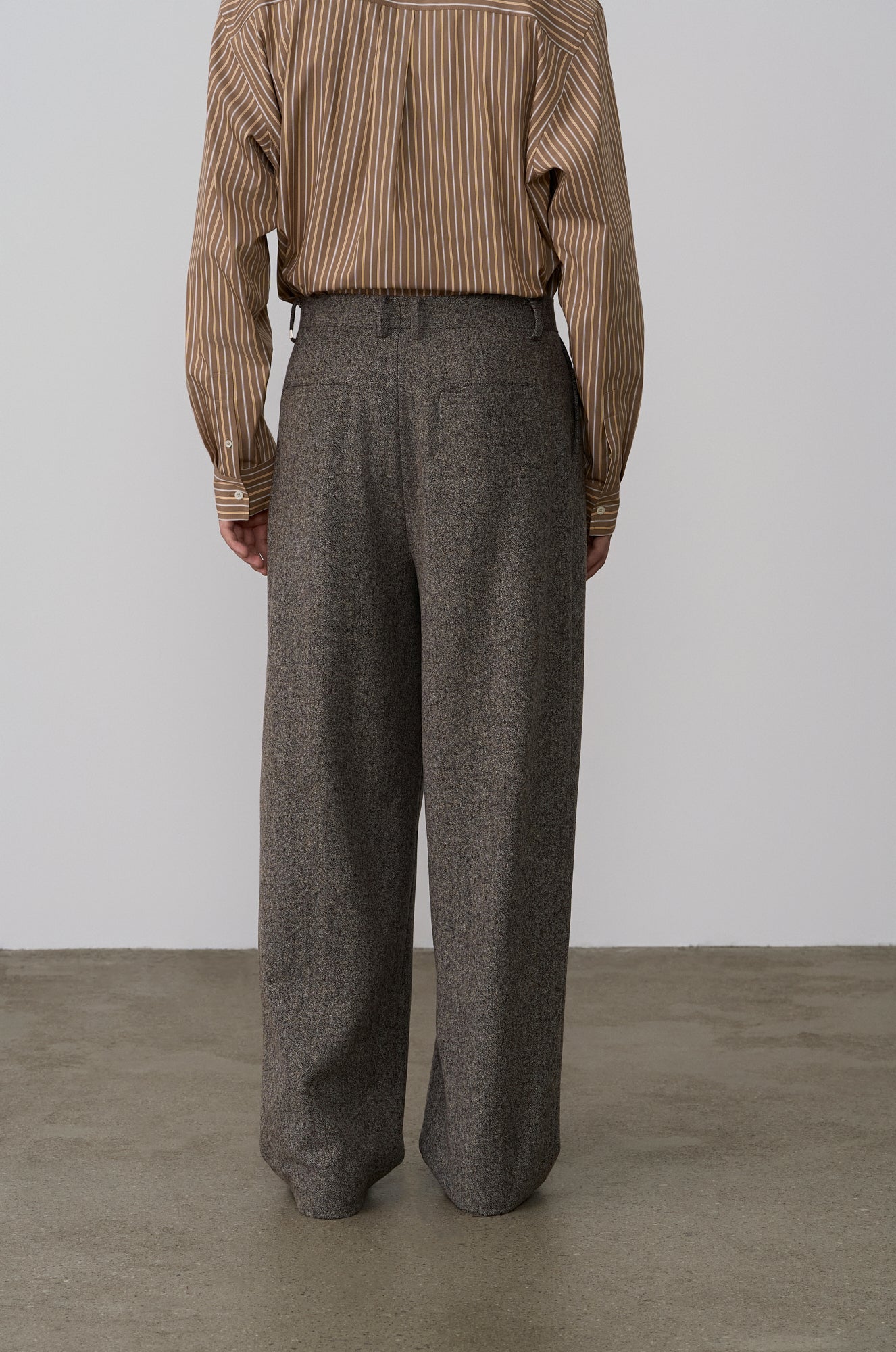 TEXTURED WOOL DOUBLE TUCKED WIDE PANTS