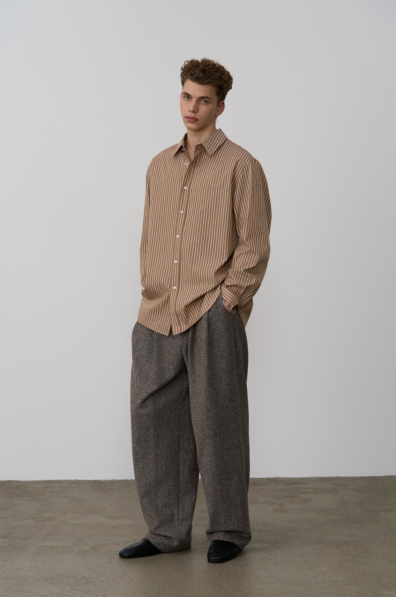 TEXTURED WOOL DOUBLE TUCKED WIDE PANTS