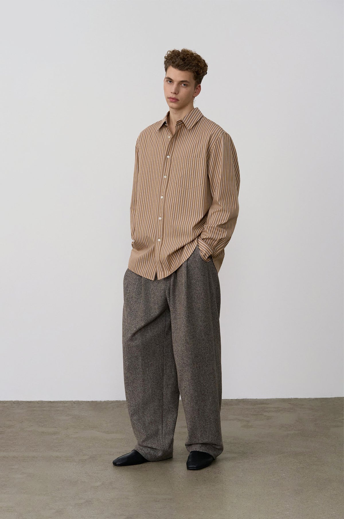 TEXTURED WOOL DOUBLE TUCKED WIDE PANTS