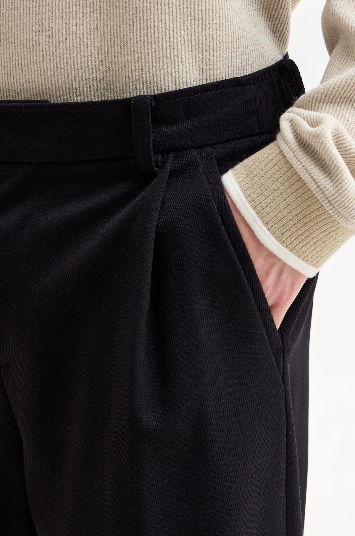MODERN PLEATED WIDE PANTS