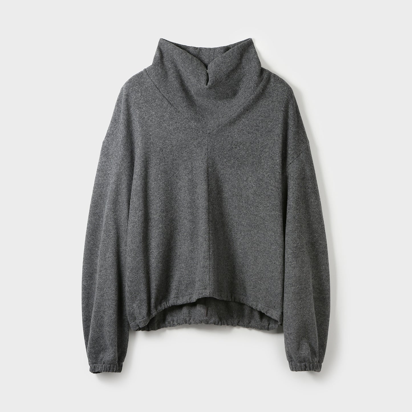 TRIANGULAR NECK PULLOVER