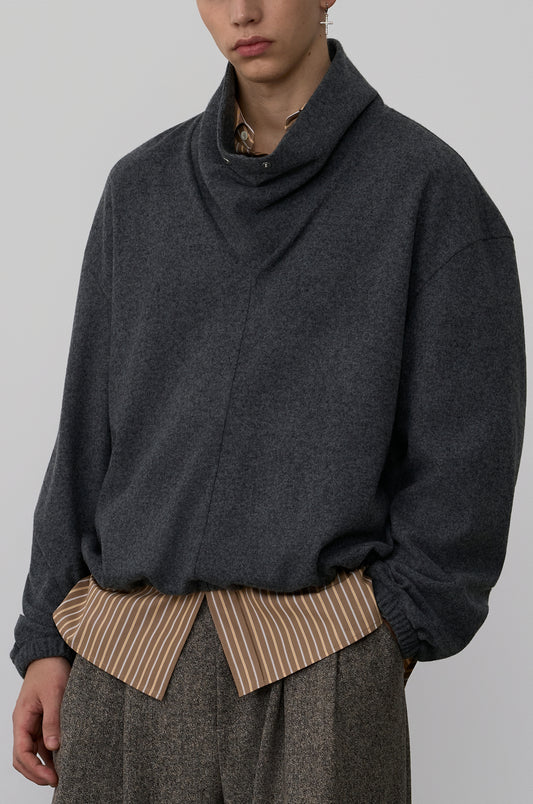 TRIANGULAR NECK PULLOVER