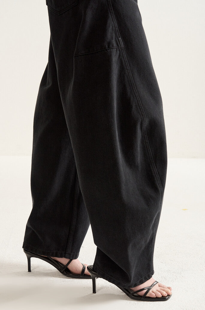 Curved Fit Denim Pants