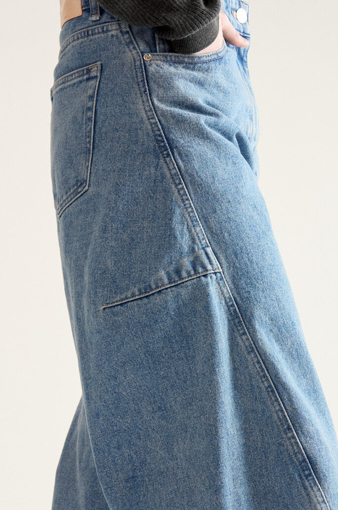 Curved Fit Denim Pants