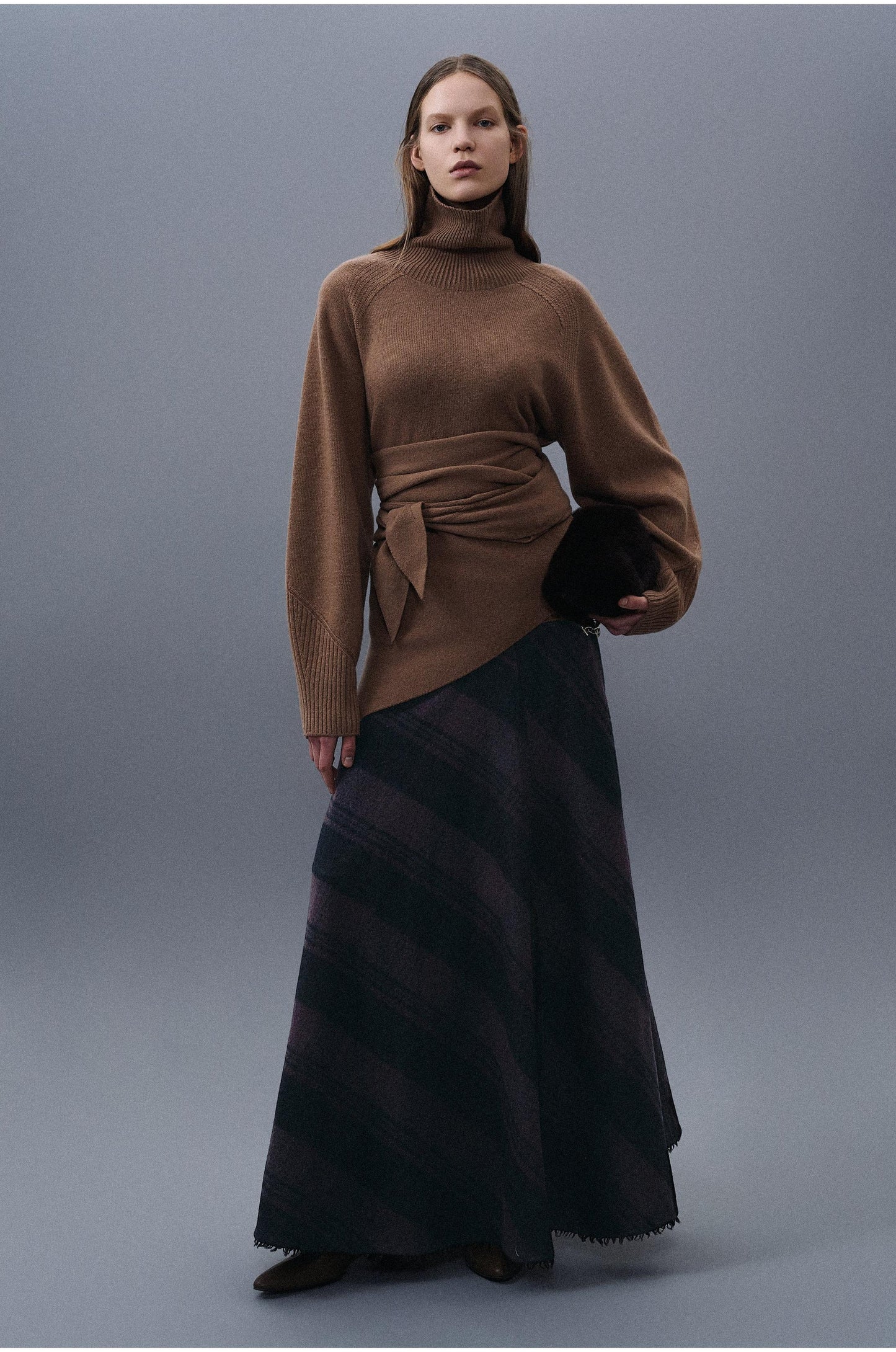 Whole-Garment Turtle Neck Knit Top With Scarf