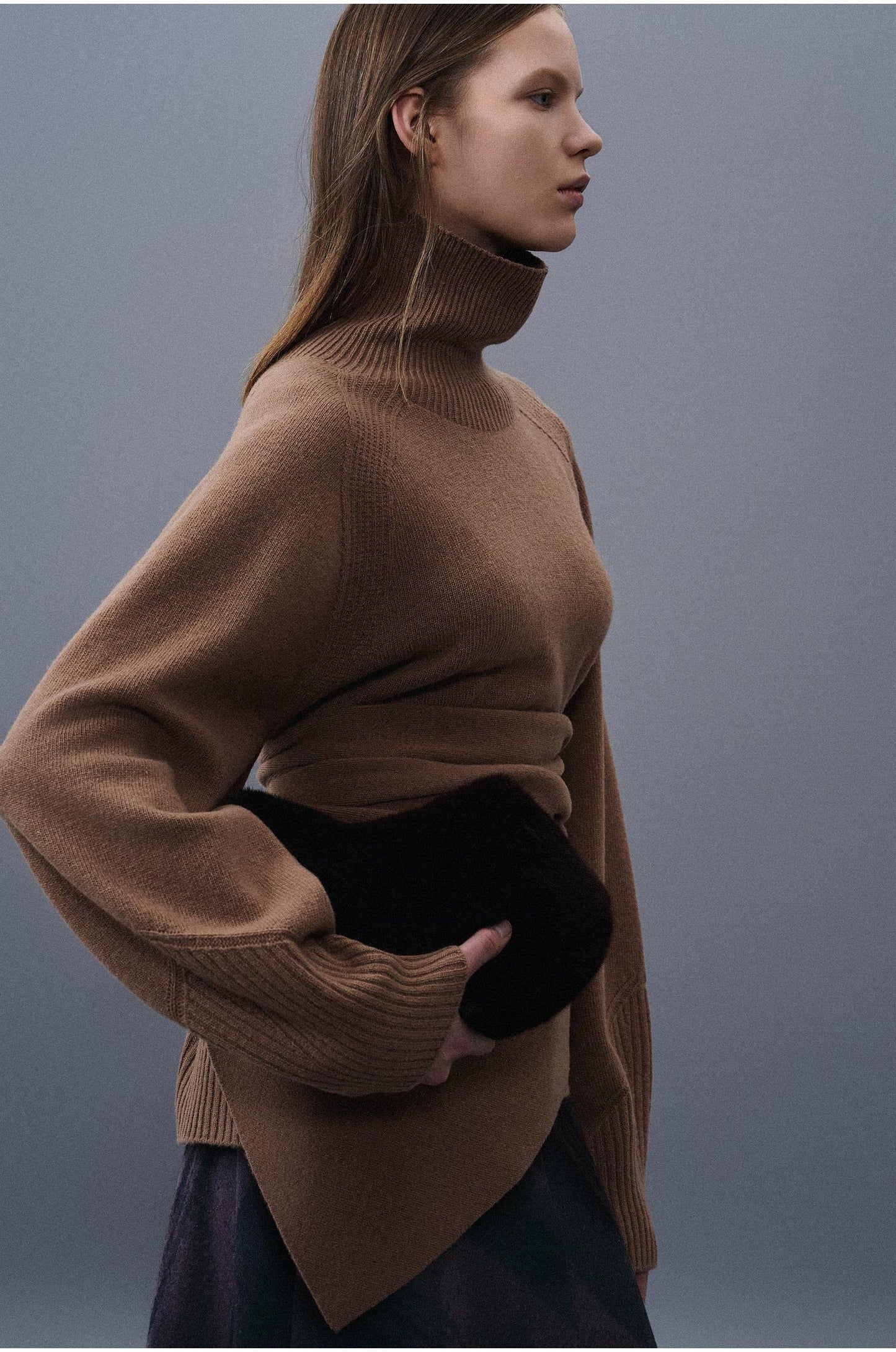 Whole-Garment Turtle Neck Knit Top With Scarf