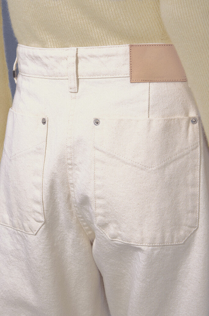 Curved Silhouett Denim Pants