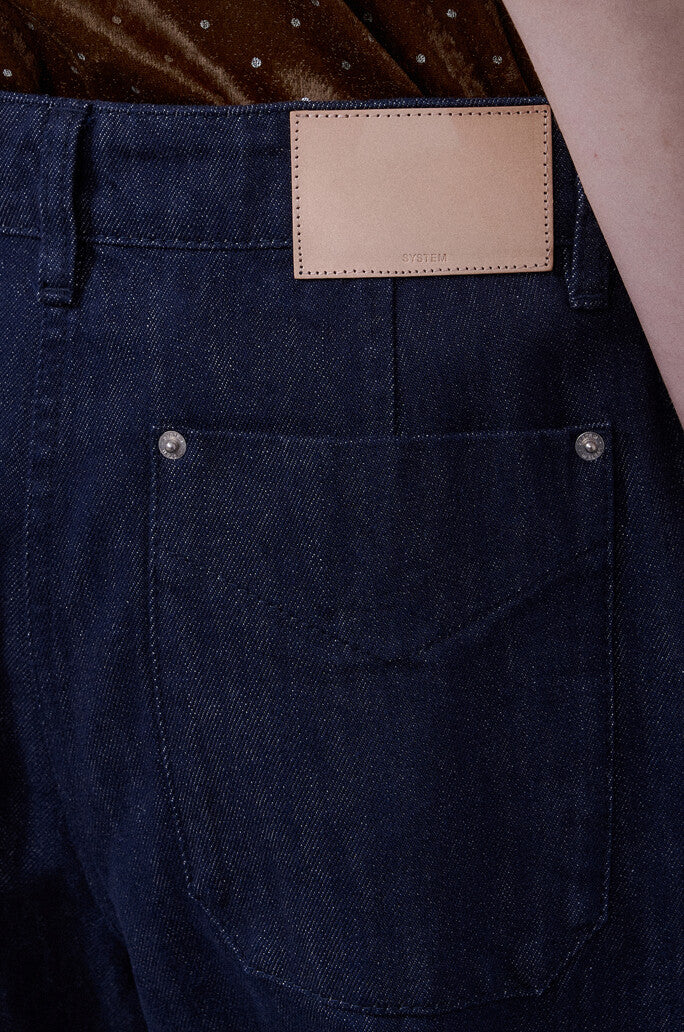 Curved Silhouett Denim Pants