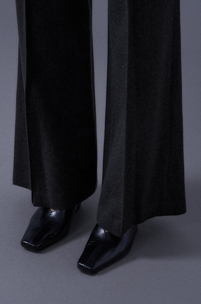 Flare Silhouette Trousers