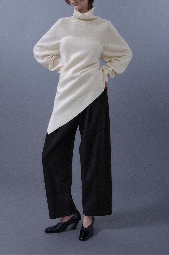 Curved Silhouette Trousers