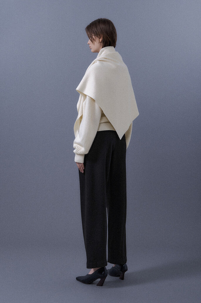 Curved Silhouette Trousers