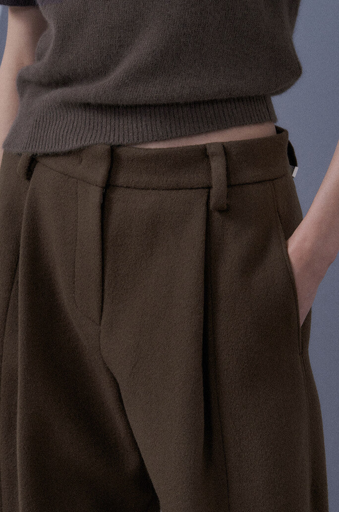 Curved Silhouette Trousers