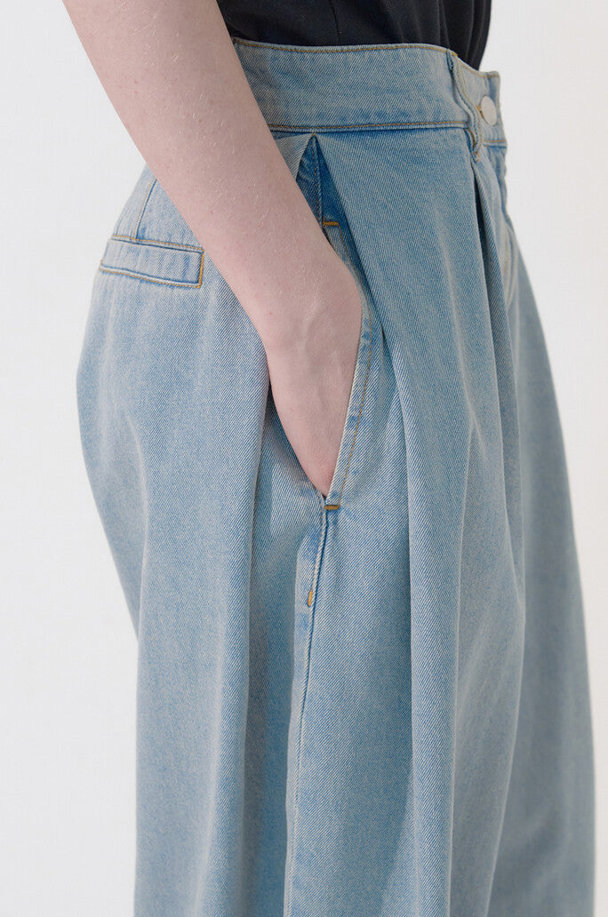 Wide-Fit Fluid Denim Pants