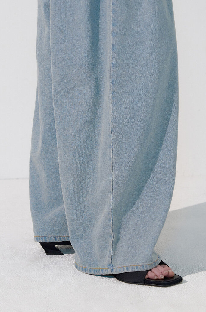 Wide-Fit Fluid Denim Pants