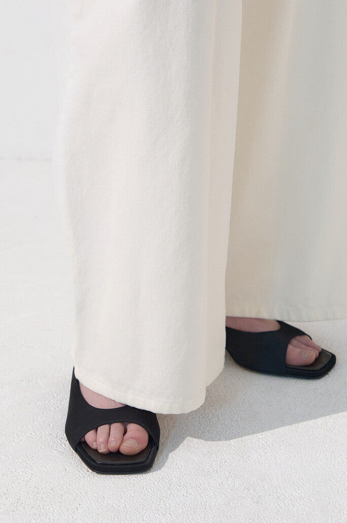 Wide-Fit Fluid Denim Pants
