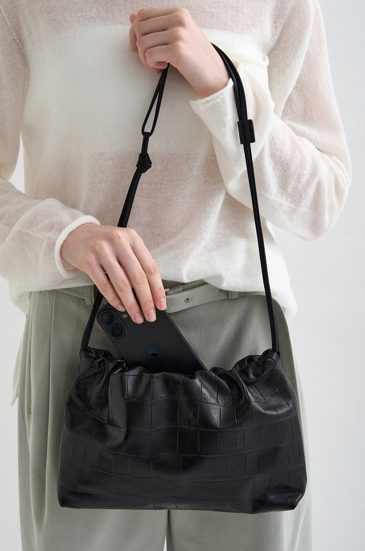 REEV LEATHER SHOULDER BAG