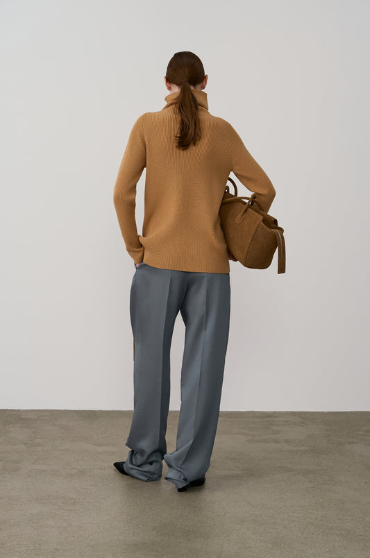STRUCTURED TWO-WAY KNIT TOP