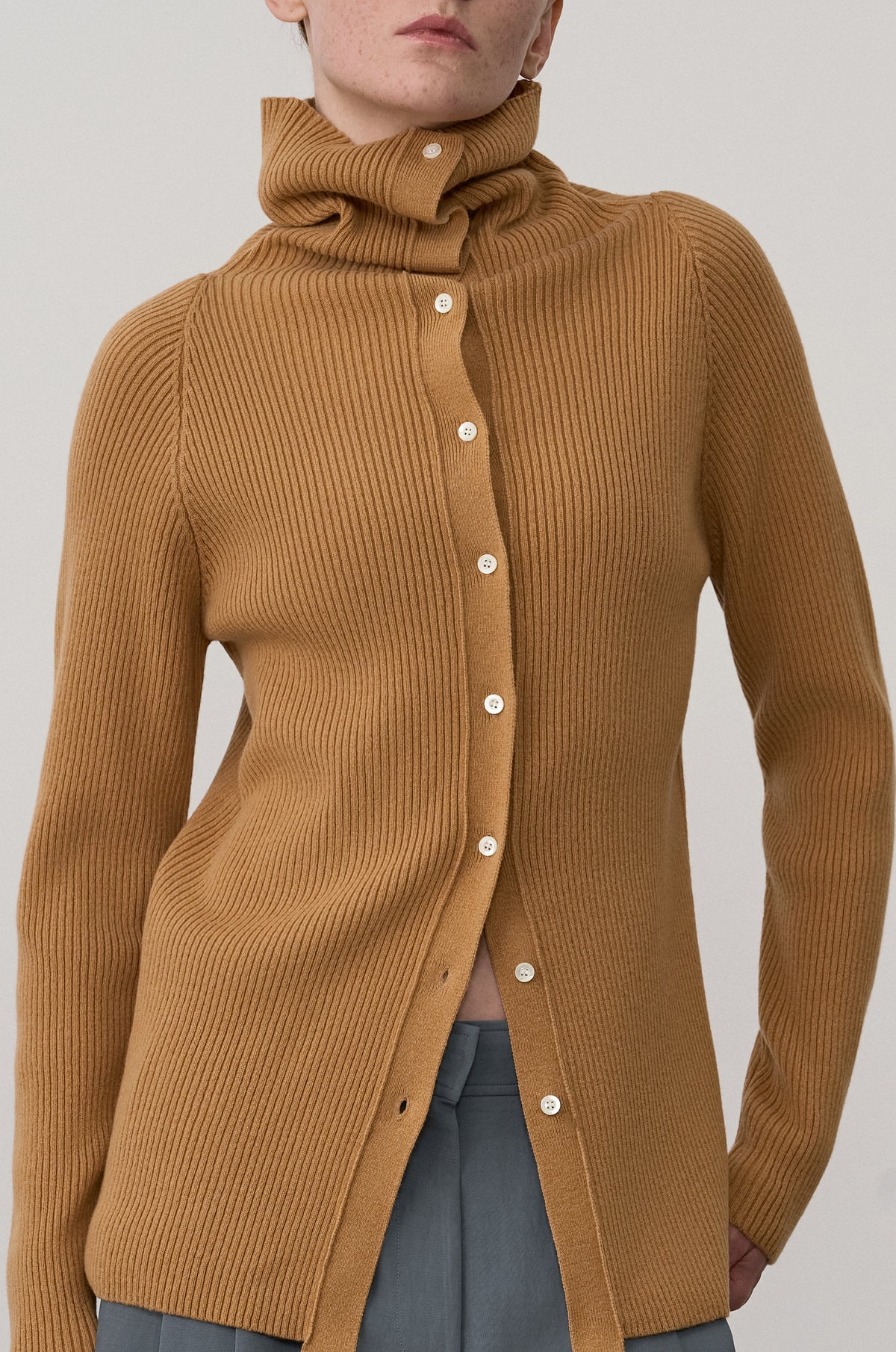 STRUCTURED TWO-WAY KNIT TOP