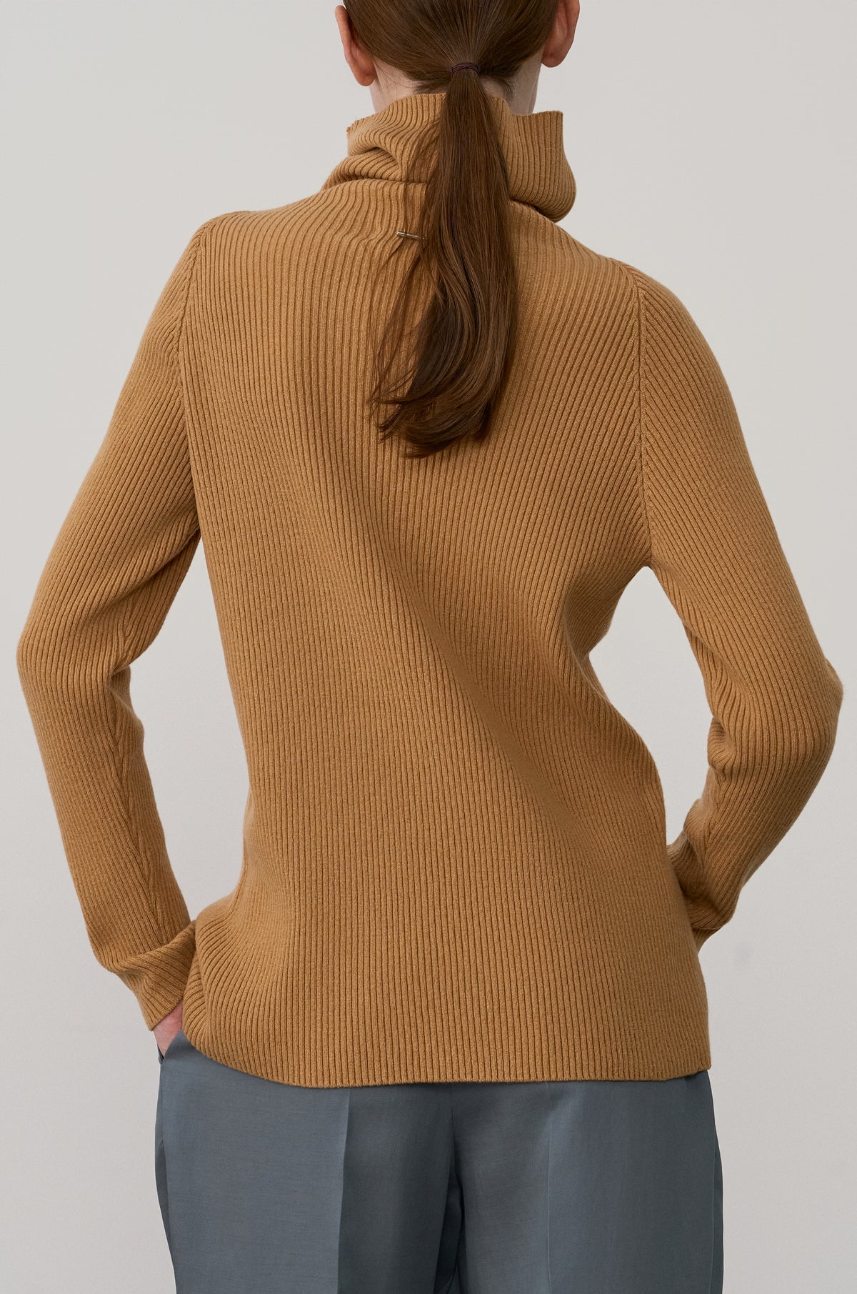 STRUCTURED TWO-WAY KNIT TOP