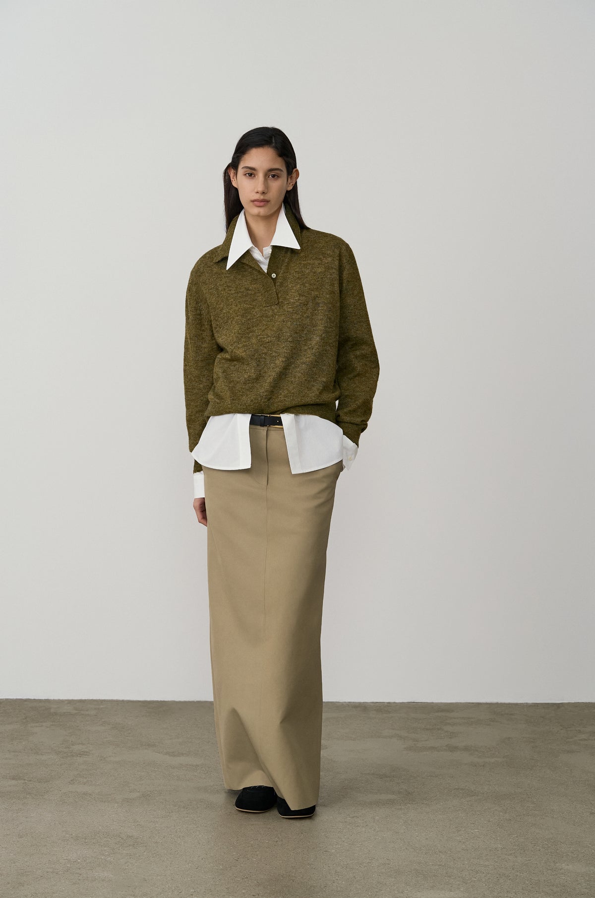 MINIMAL STAND-NECK KNIT TOP