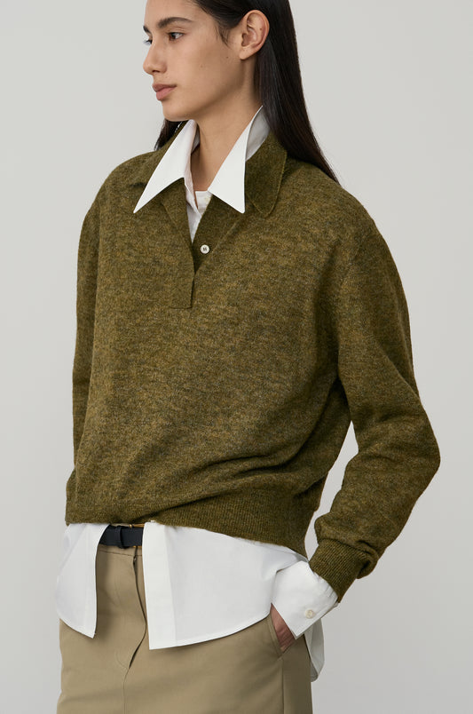 MINIMAL STAND-NECK KNIT TOP