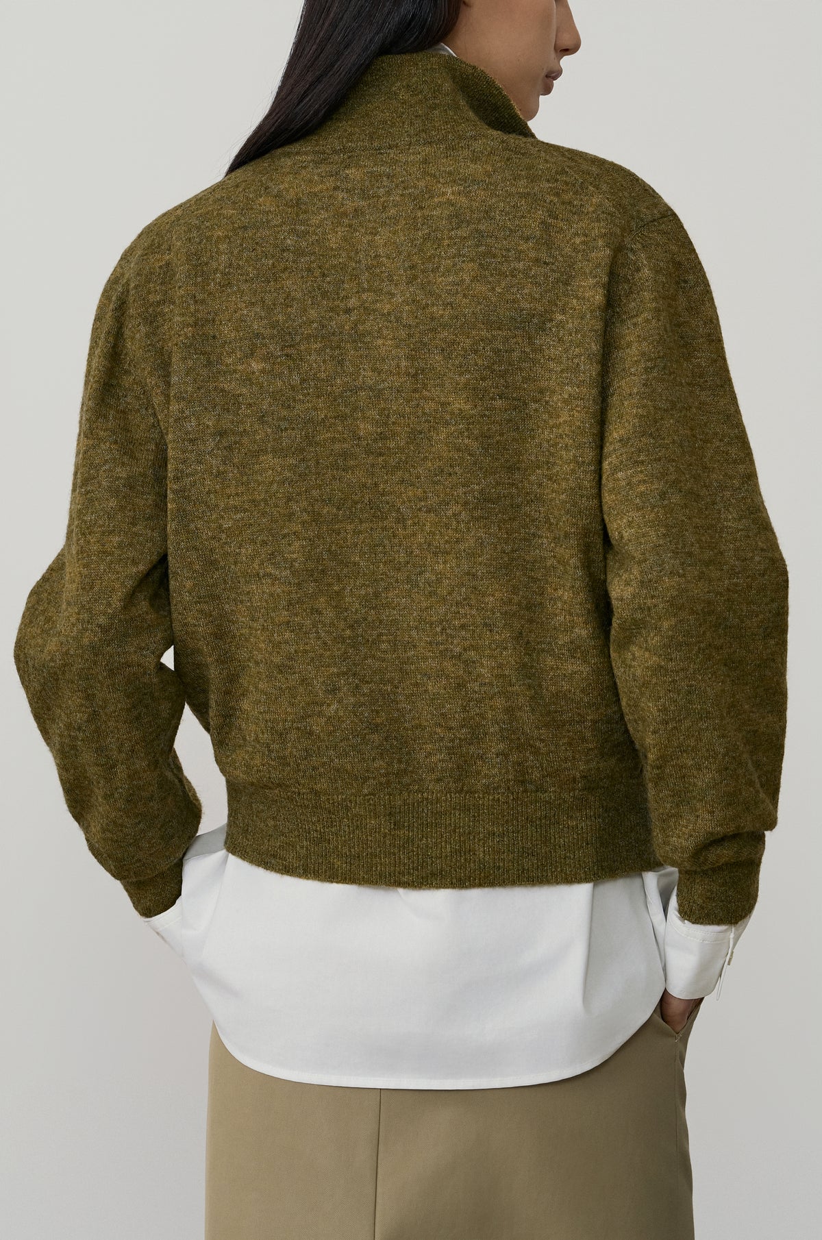 MINIMAL STAND-NECK KNIT TOP