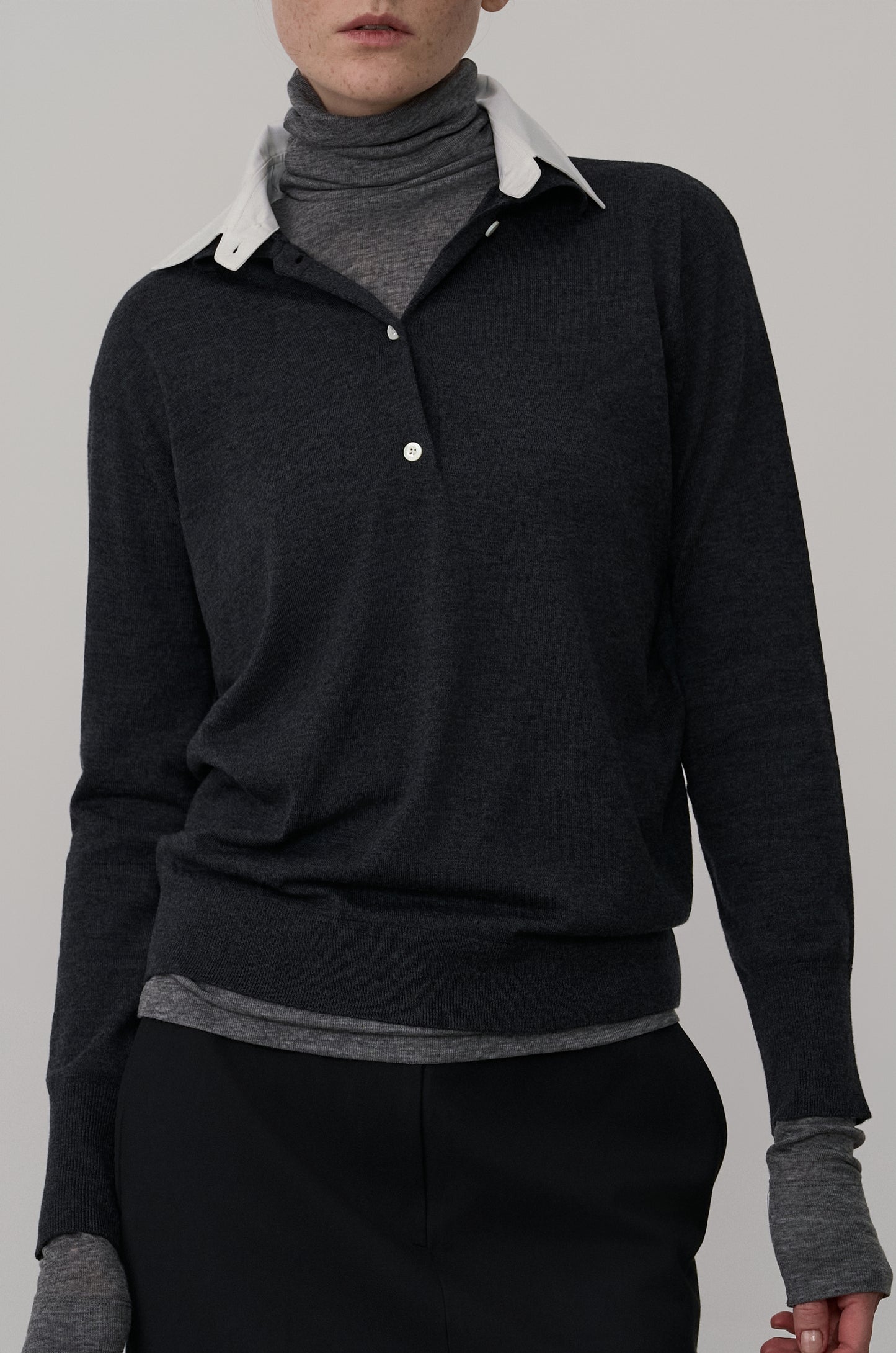 DETACHABLE COLLAR SLIM-FIT KNIT TOP