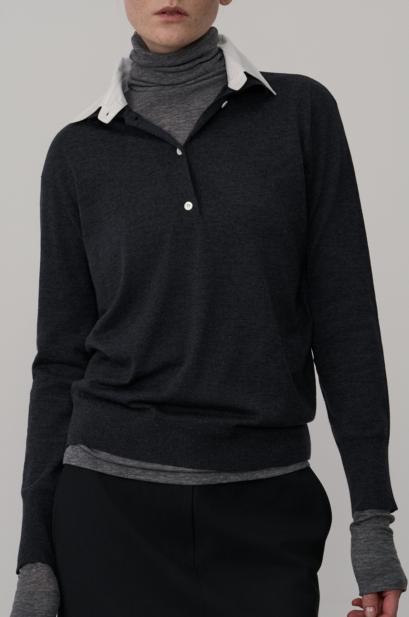 DETACHABLE COLLAR SLIM-FIT KNIT TOP