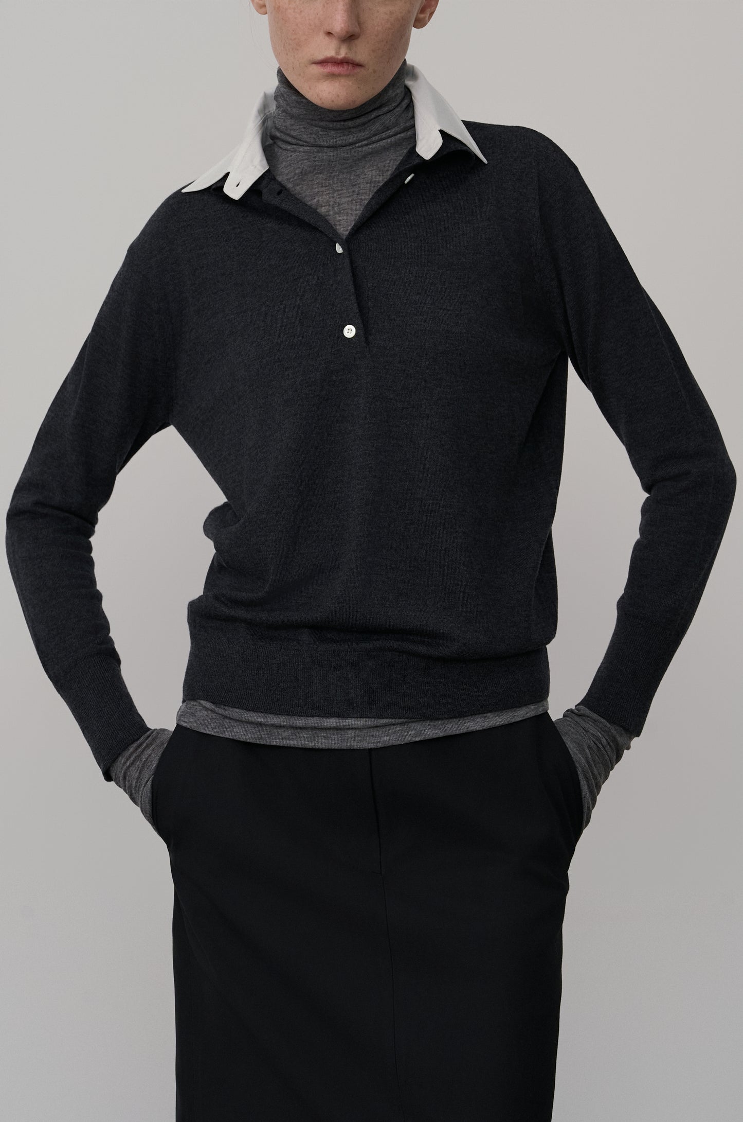 DETACHABLE COLLAR SLIM-FIT KNIT TOP