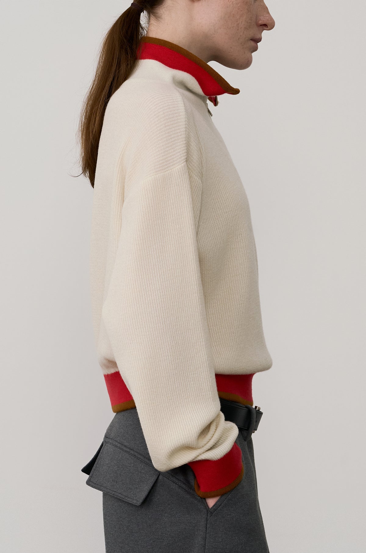 TWO TONE ZIP-UP KNIT TOP