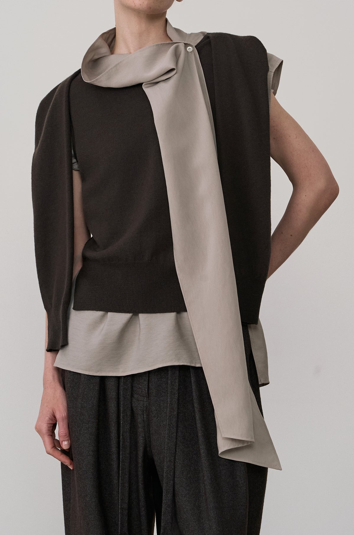 CONVERTIBLE-SLEEVE WOOL KNIT TOP