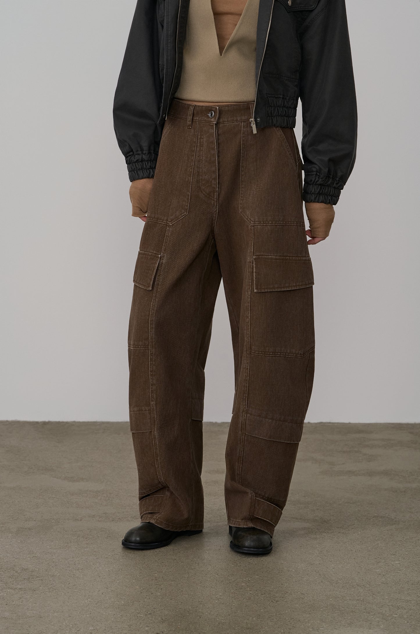 CURVED CARGO DENIM PANTS