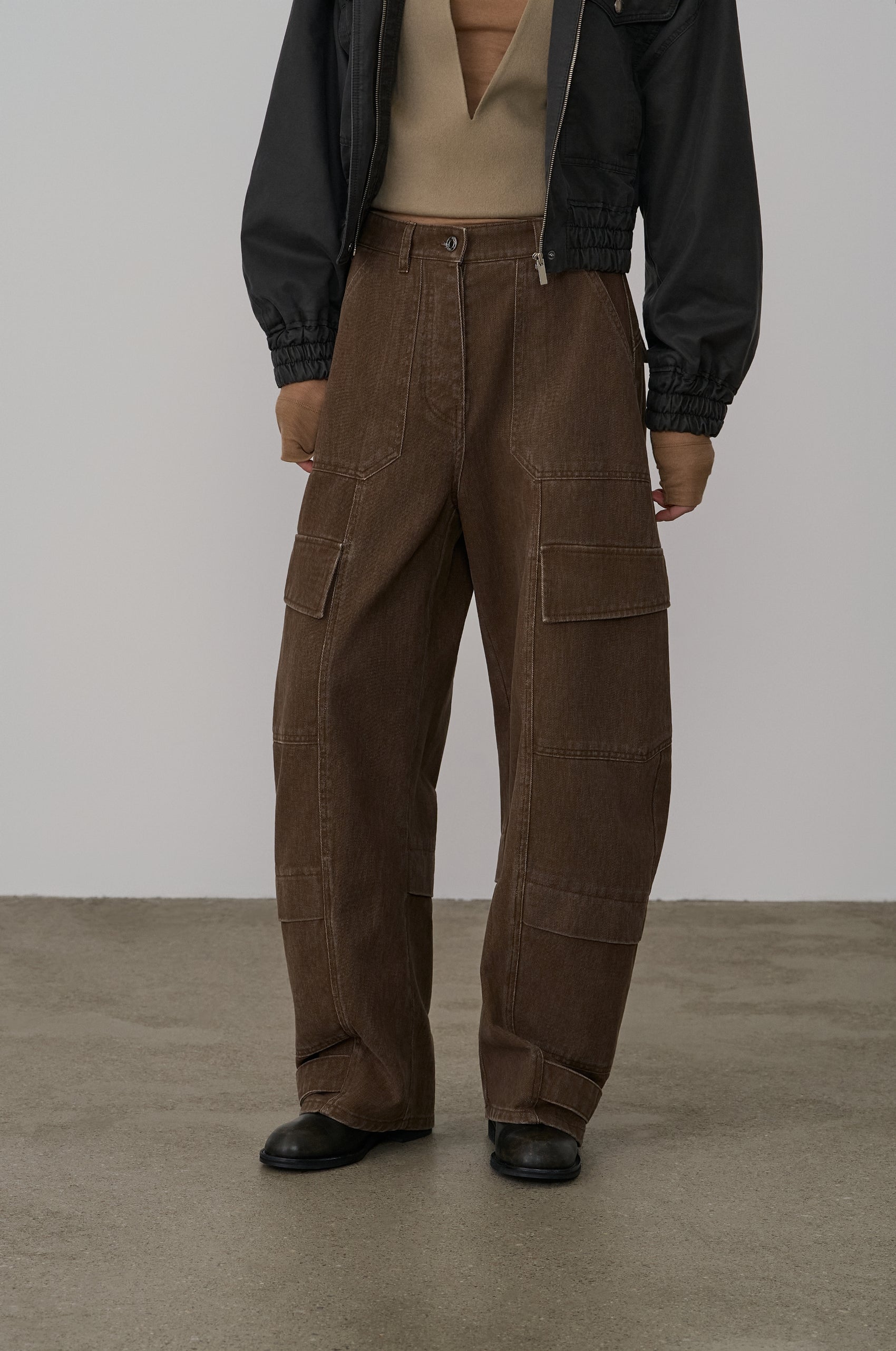 CURVED CARGO DENIM PANTS