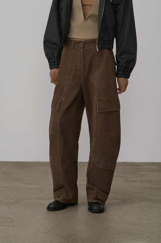 CURVED CARGO DENIM PANTS
