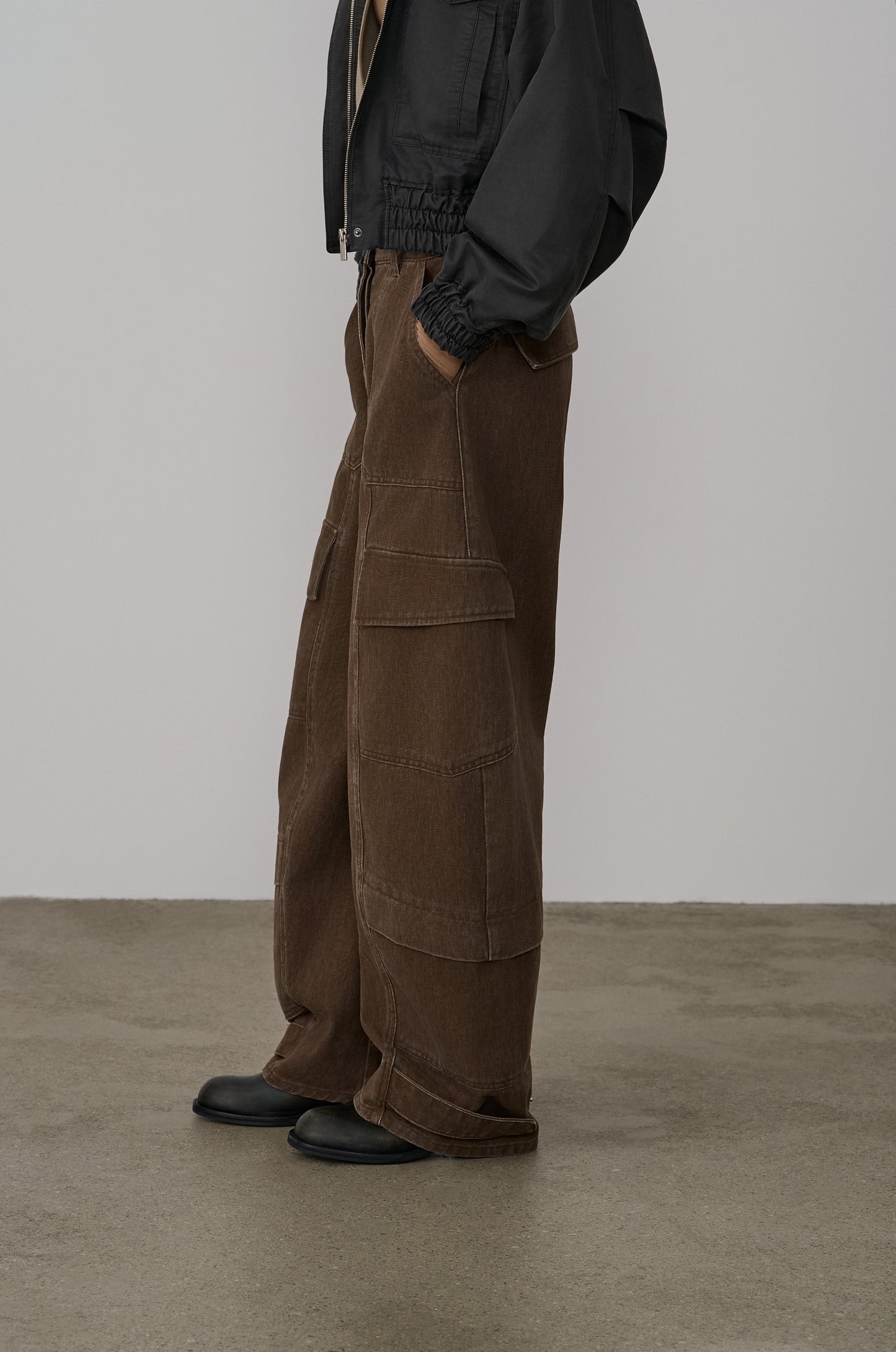 CURVED CARGO DENIM PANTS