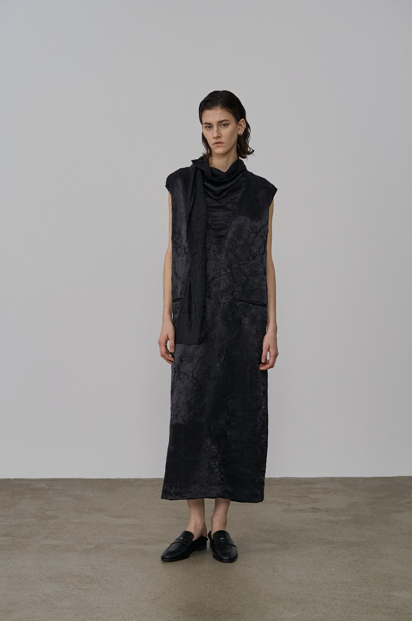 SCARF DETAIL SLEEVELESS CRINKLED DRESS