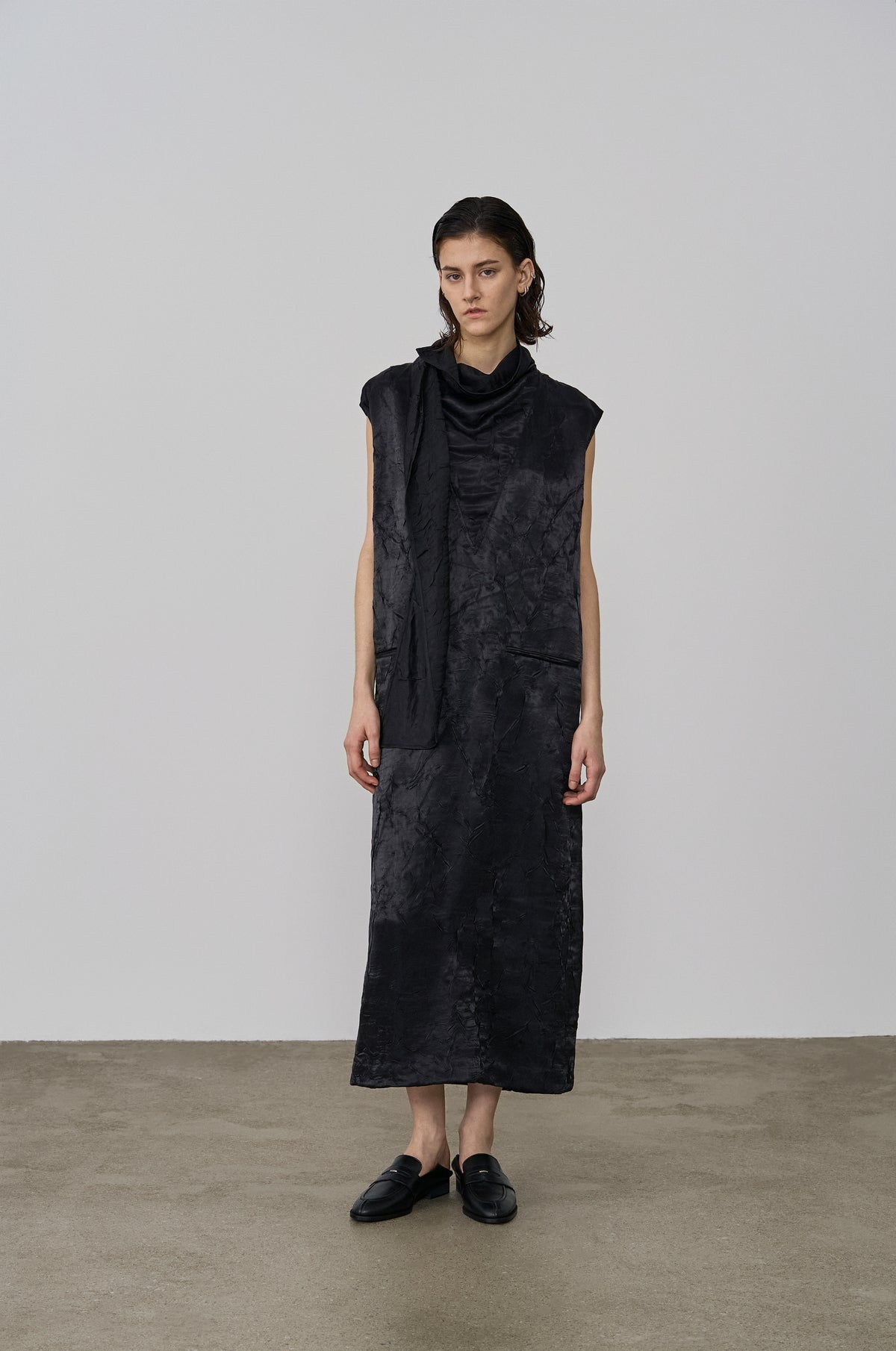 SCARF DETAIL SLEEVELESS CRINKLED DRESS