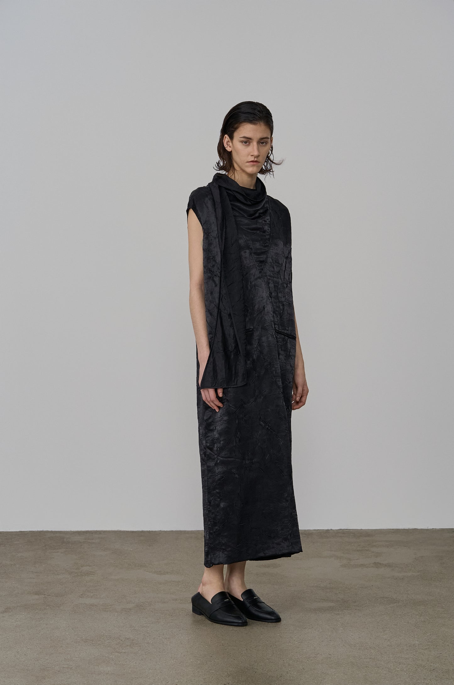 SCARF DETAIL SLEEVELESS CRINKLED DRESS