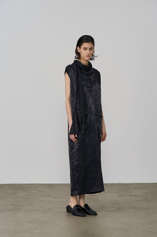 SCARF DETAIL SLEEVELESS CRINKLED DRESS